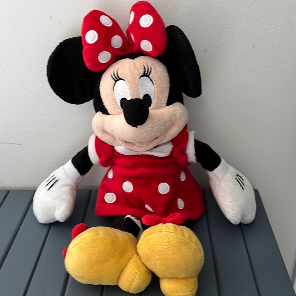Minnie Mouse stuffy - Picture 1 of 2